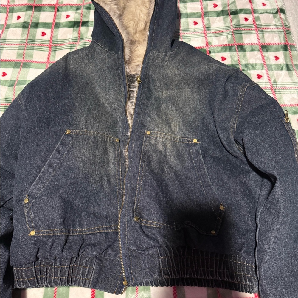 Stylish Blue Denim Jacket with Cozy Lining